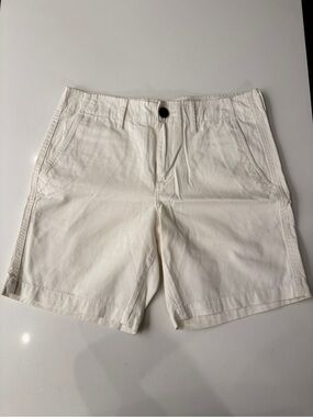 Men’s American Eagle White Prep Lenght Shorts